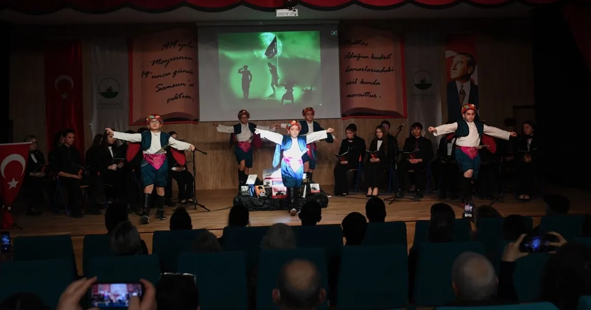 Nutuk Bursa Osmangazi’de teatral gösteriyle anlatıldı