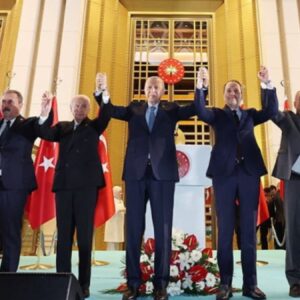 eski ortak iktidara 7 ay sure verdi jKEhSAVu