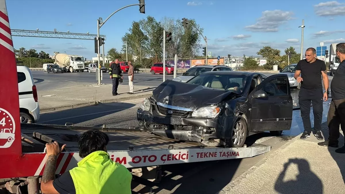 gebzede trafik kazasi 6 yarali CRaxpvEH