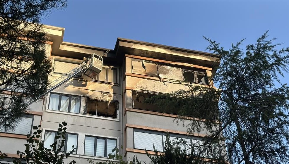 kadikoyde yangin panigi S8gA2q4M