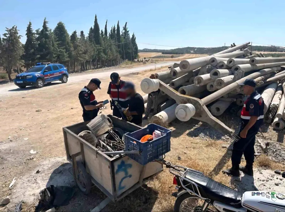 manisada jandarma hirsizlari sucustu yakaladi ijg3EBxA