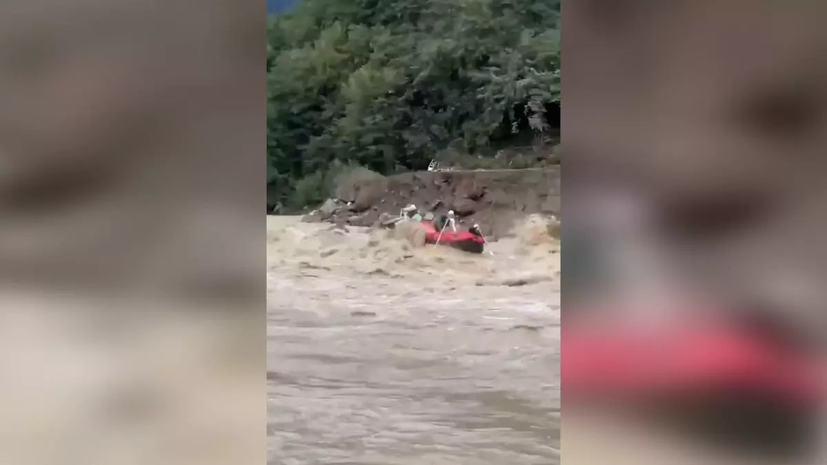 rizede sel sonrasi rafting yapanlara ceza GTazEOqn