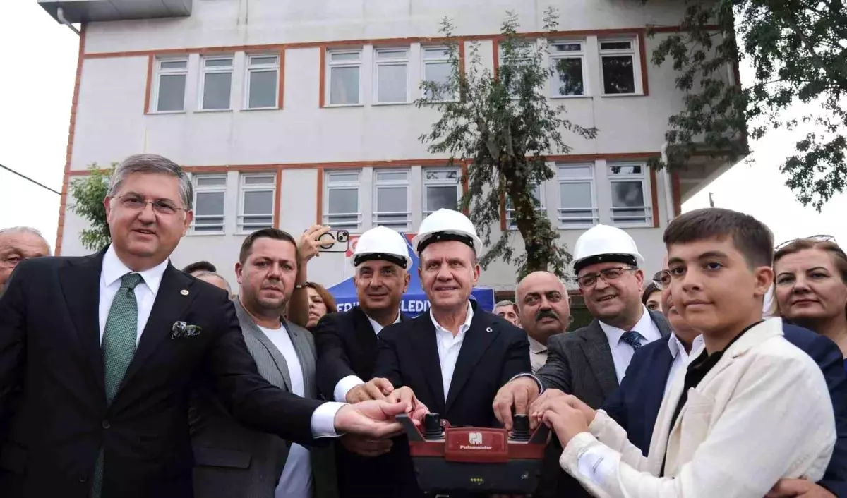 vahap secer kocaelide temel atma ve acilis torenlerine katildi j55AIimi