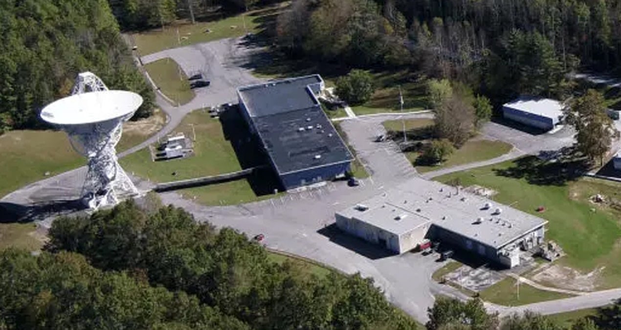 en gizli kararlarin verildigi bina yok pahasina satiliyor 9TQzSqws.jpg