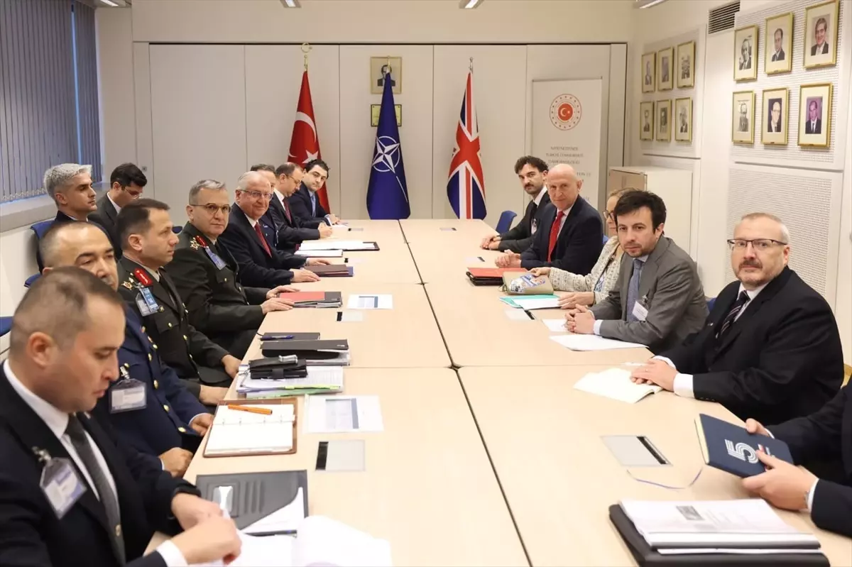 guler ve healyden savunma gorusmesi Tf9ab167.jpg