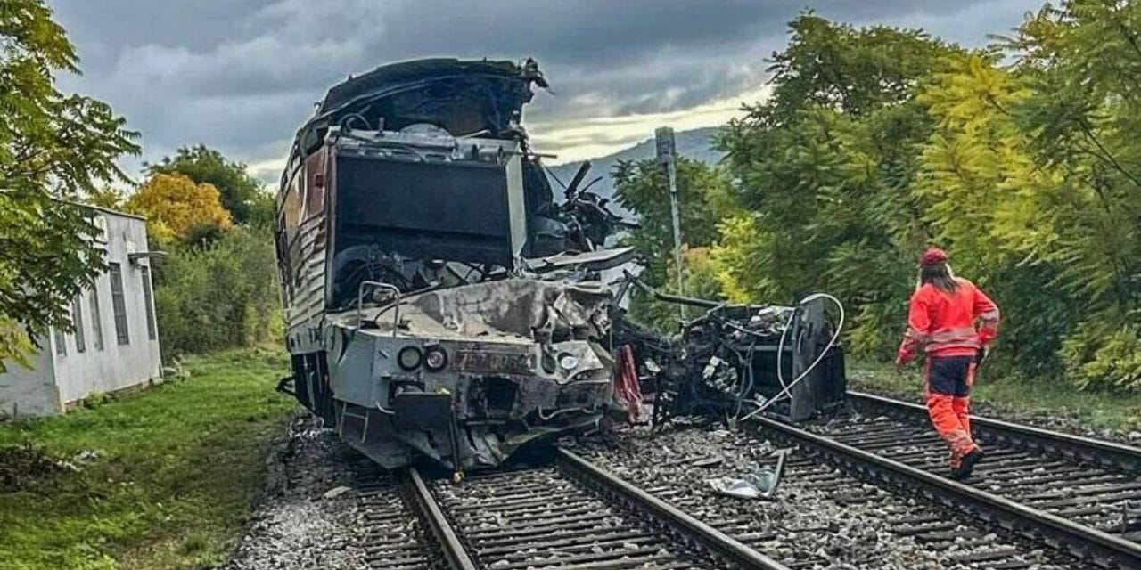 hizli trenler carpisti cok sayida yarali var TelYdFZd.jpg