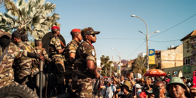 madagaskarda ordu yonetime el koydu upansNqn.jpg