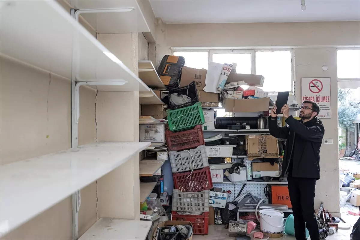 sindirgida deprem hasar tespiti devam ediyor 2hM8fM7c.jpg