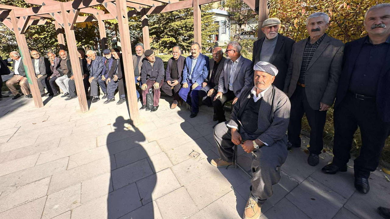 emekliler vanda konustu mezarimizi kazip gommeye tenezzul etmiyorlar IkQ5X7IP.jpg