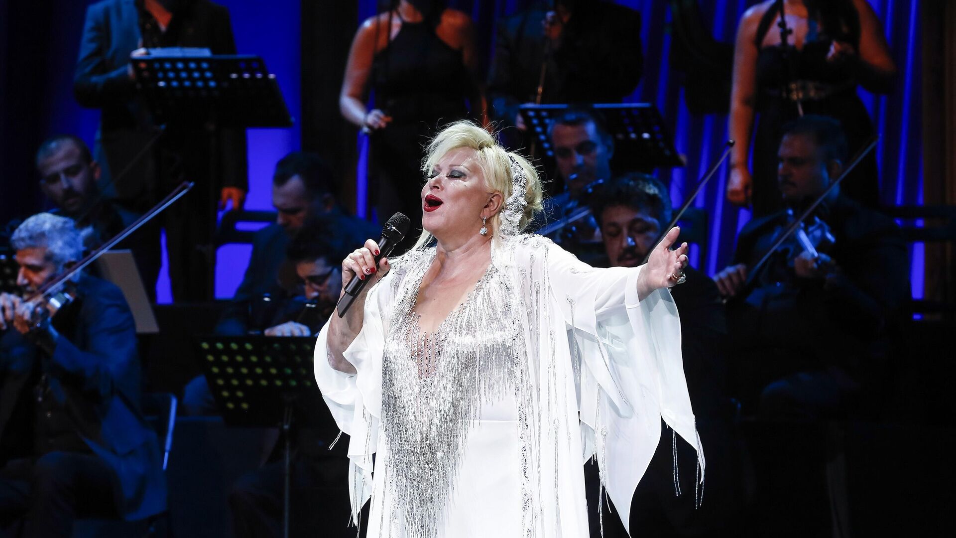 unlu sanatci kalp krizi gecirmisti yogun bakima alindi YxlpwgjM.jpg