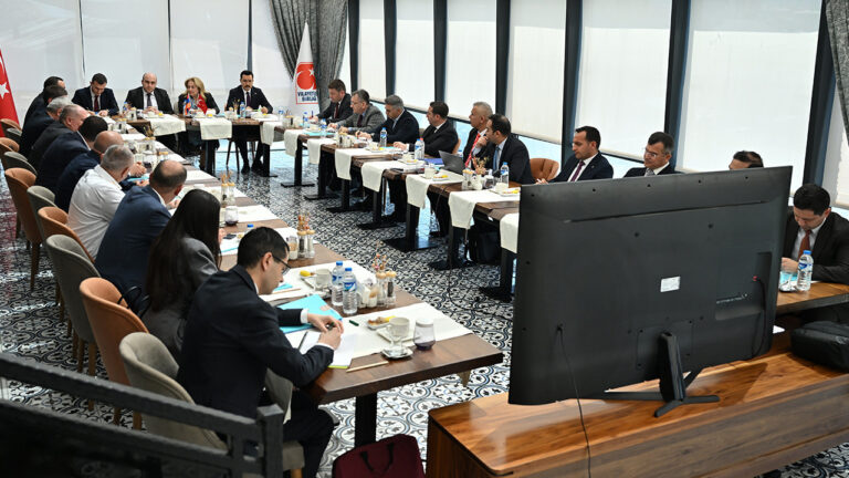 turkiye-ermenistan-demir-yolu-icin-tarihi-toplanti-hizMrT9D