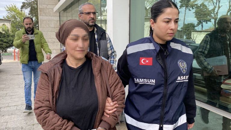 yegeninin-altinlarini-calip-otomobil-aldi-teyzenin-misafirlik-plani-karakolda-bitti-Cb71RWHA