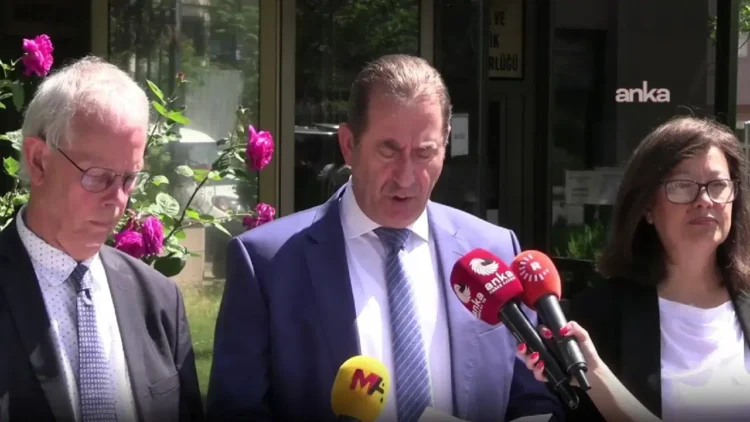 AKPM Sol Grup üyelerinden Adalet Bakanlığı önünde ‘Öcalan’ çağrısı