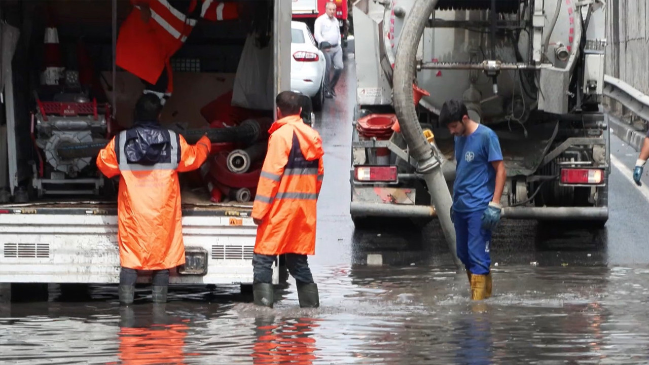 Alt gecit suyla doldu istanbulda suruculer yolda kaldi o guzergaha dikkat 8px9ROXk